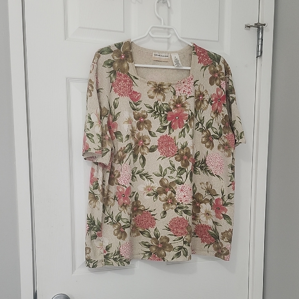 Floral Print Short Sleeve Sweater With Beaded Accent